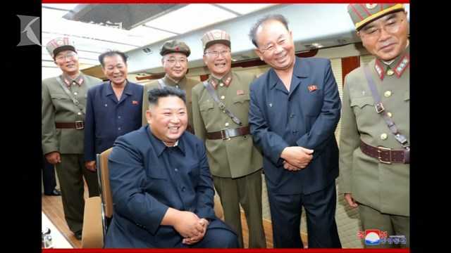 朝鲜官方首曝新武器高清无码照 履带式配两发射管