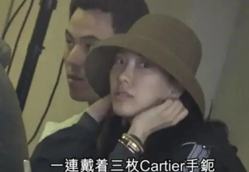 何猷启前妻回娘家贵妇不再…带俩女儿睡大巴，自曝眼睛已哭肿