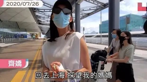 何猷启前妻回娘家贵妇不再…带俩女儿睡大巴，自曝眼睛已哭肿