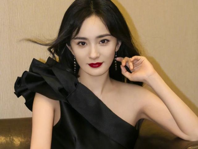 “赵丽颖接班人”疑似轧戏，刚红就飘了？