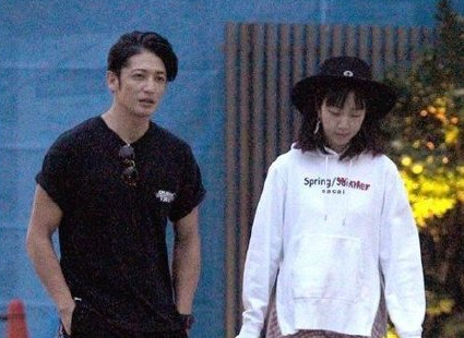 结婚两年，日本演员玉木宏升级当爸