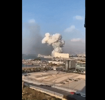 从爆炸后一片狼藉的家里 全世界听到她温暖琴音！