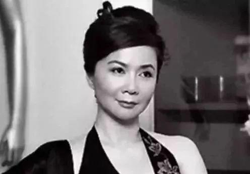 蔡明曾经有多美？12岁出道一举成名，老公为追她写100封情书