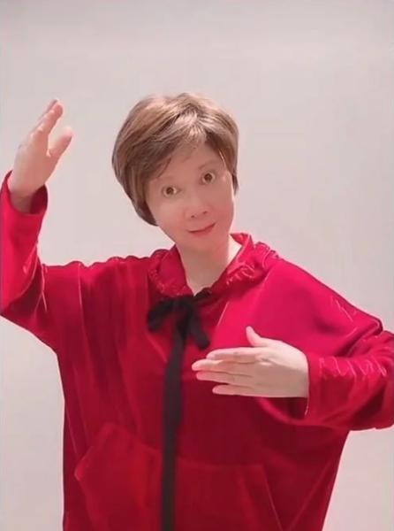 蔡明曾经有多美？12岁出道一举成名，老公为追她写100封情书