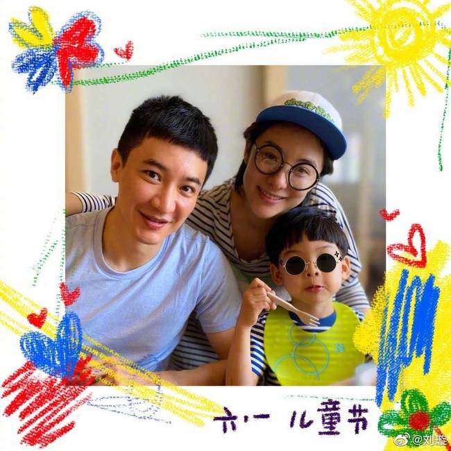 一家三口合照