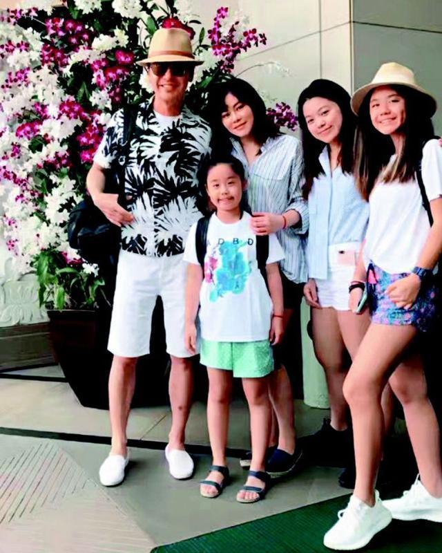 看女婿眼神如仇人!钟镇涛女儿结婚，转身抹泪令人感触万分!