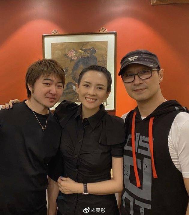 吴彤晒与章子怡汪峰聚会合照 吴桐是谁?都拍过什么作品?