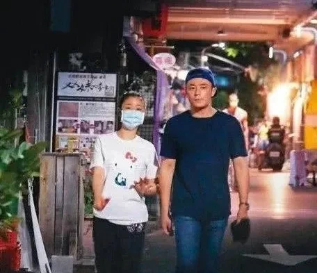 霍建华林心如女儿“小海豚”真名被曝光 网友：好接地气