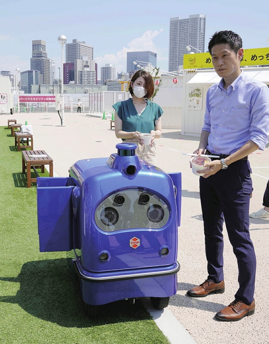 日本推出外卖送餐机器人