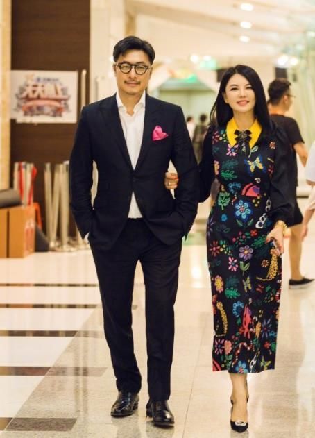 辣眼睛!王岳伦就与女子举止亲密道歉 李湘为何选择沉默?