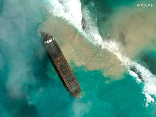 日本货船在毛里求斯海岸搁浅漏油 印度有动作！