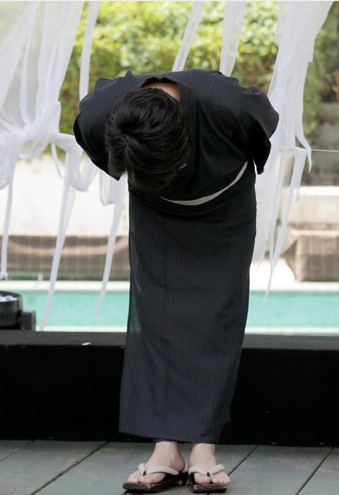 90°深鞠躬！龟梨和也道歉 和未成年女模特还带回酒店