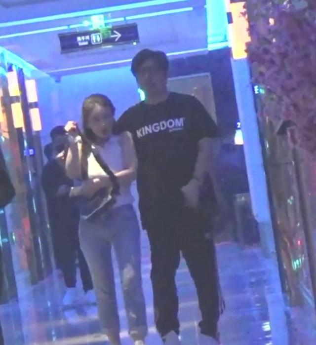 内涵了！王岳伦表白李湘王诗龄再曝与美女搂腰亲密照 李湘发了条晒狗博文