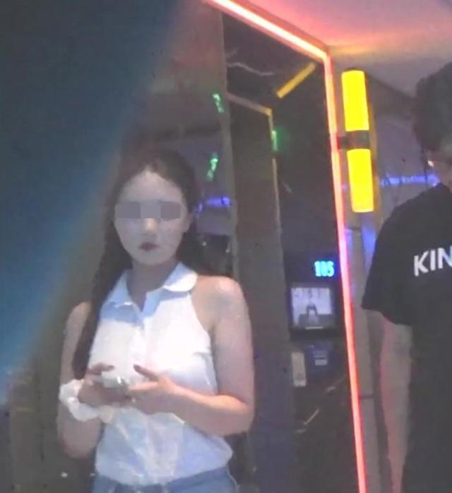内涵了！王岳伦表白李湘王诗龄再曝与美女搂腰亲密照 李湘发了条晒狗博文