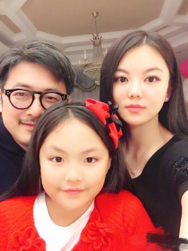 内涵了！王岳伦表白李湘王诗龄再曝与美女搂腰亲密照 李湘发了条晒狗博文