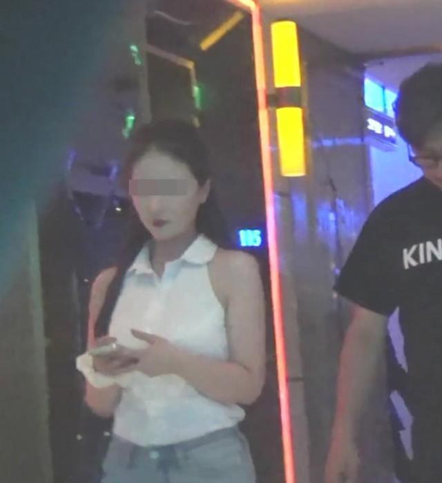 内涵了！王岳伦表白李湘王诗龄再曝与美女搂腰亲密照 李湘发了条晒狗博文