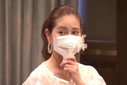 奇葩!日本京都推广手持口罩什么样?难道是用来吓唬病毒的？