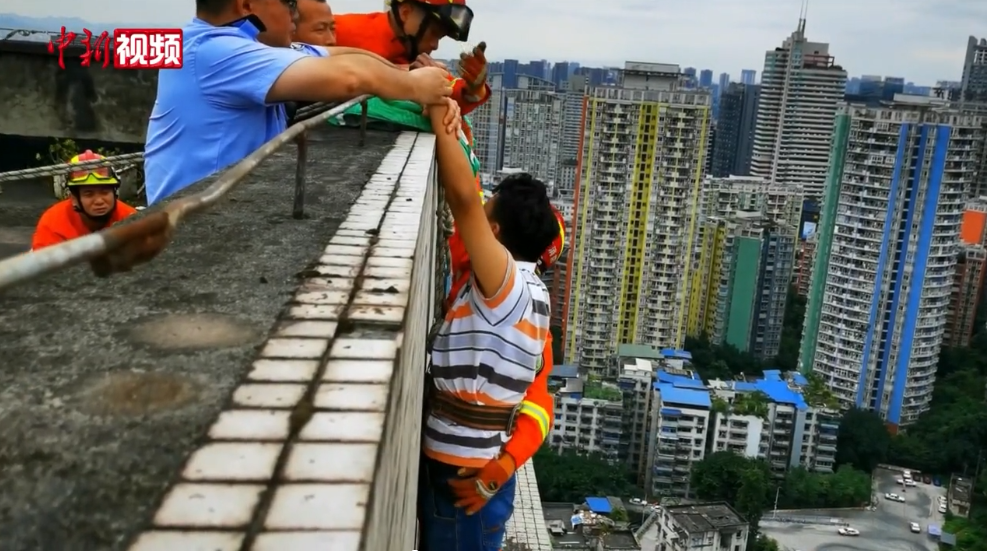 吓人!男子称梦见自己在楼顶天台,醒来发现……