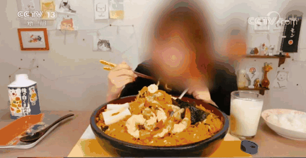 央视揭大胃王吃播套路 间隔进食加速剪辑 网友:挺可悲的