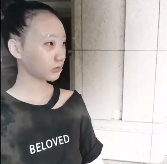 小S大女儿敷面膜玩滑板又美又飒,14岁许曦文身高超过妈妈