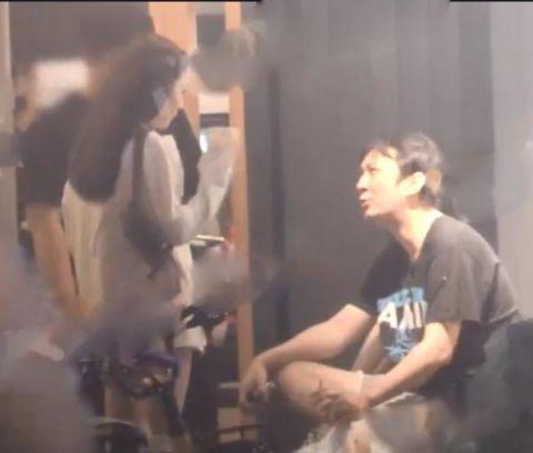 热搜预备!甜仇疑似发文官宣与王思聪分手,5月初曾上演霸道总裁甜蜜喂食