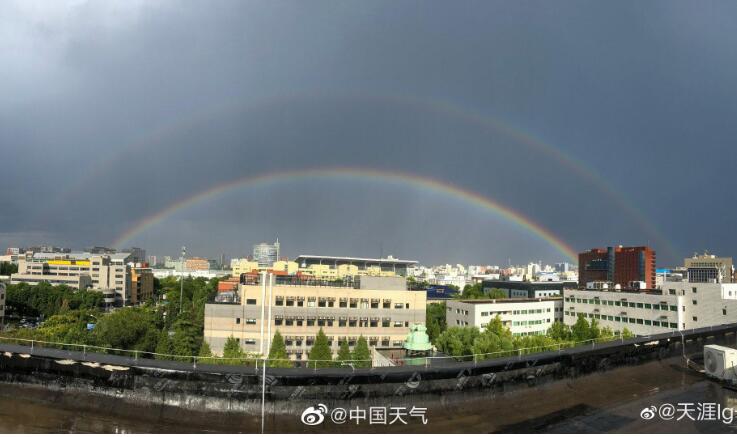 雷雨过后北京天空再现双彩虹 云销雨霁彩彻区明