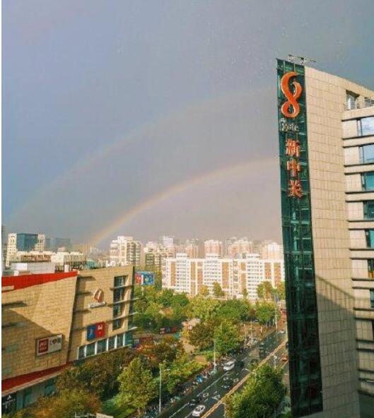 雷雨过后北京天空再现双彩虹 云销雨霁彩彻区明