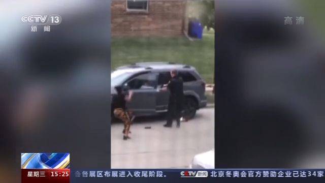 把白人枪手说成“自卫” 连开七枪的警察只是“失误” 特朗普一席话遭民愤