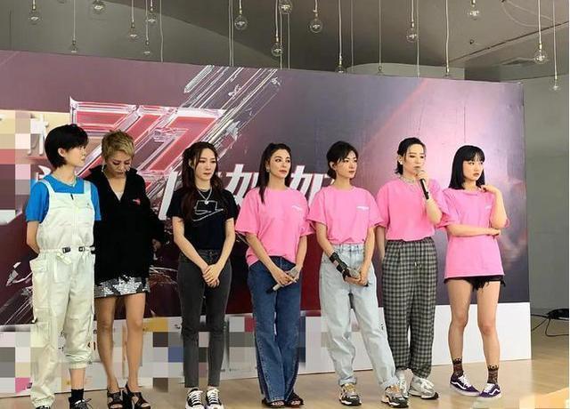 上热搜！万茜点赞宁静黑评说了什么？具体是怎么回事？ 