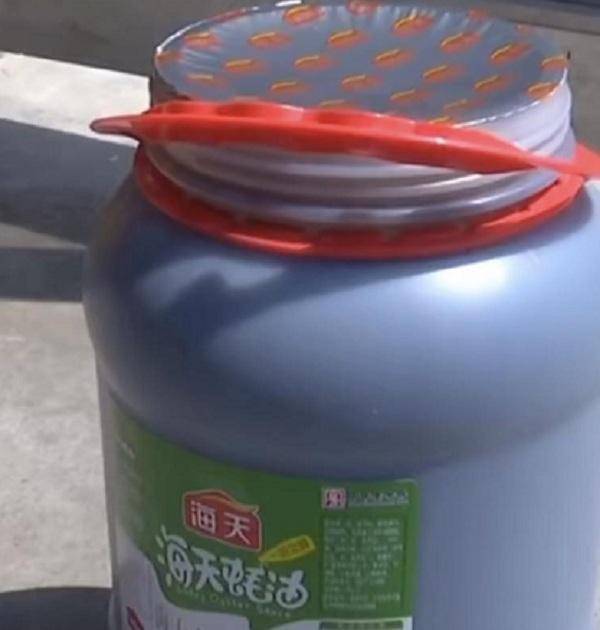 【后续来了】厂家回应蚝油桶内现整只蝙蝠：无法确定来源 可第三方检测 
