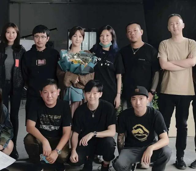 【好嗑】杨紫成功追星赵薇,两人纯素颜出镜似同龄