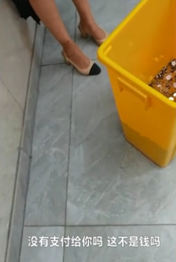 【争议】离职获赔6000元硬币女子发声,涉事公司专门去银行兑换的