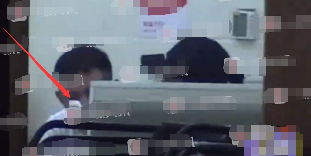 新恋情?文章与美女吃宵夜,醉后吐苦水获贴心拭泪
