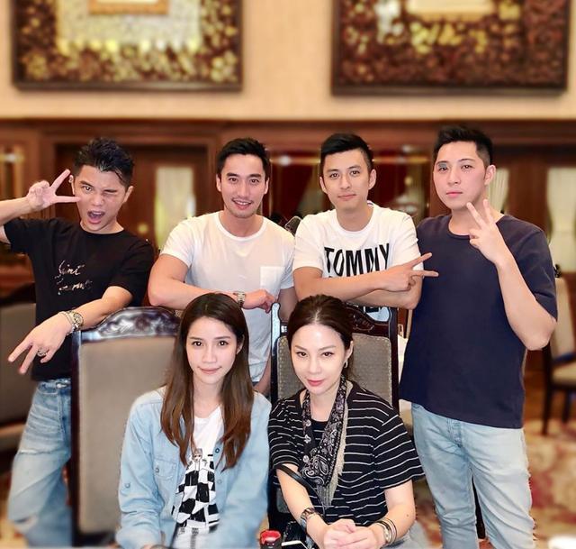 赖弘国深夜与富家千金开豪车约会,女方情史丰富专搭小鲜肉