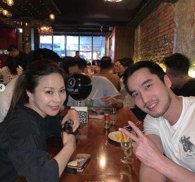 赖弘国深夜与富家千金开豪车约会,女方情史丰富专搭小鲜肉