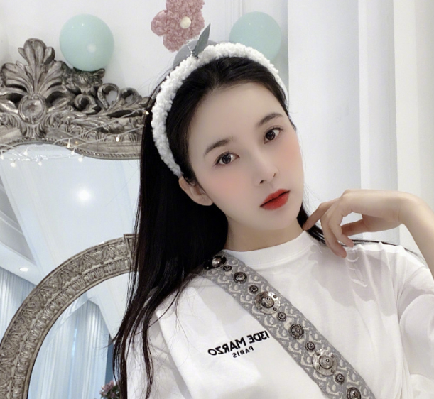 因戏生情?胡一天赵樱子疑被曝恋情 深夜同回酒店