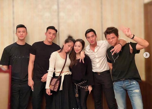 赖弘国深夜与富家千金开豪车约会,女方情史丰富专搭小鲜肉