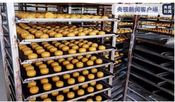 【舌尖上的安全】上海警方查获18万个假冒品牌月饼 窝点被捣毁