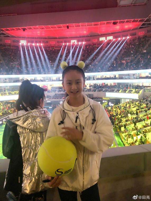 田亮晒女儿网球训练视频 身姿矫健运动天赋惊人