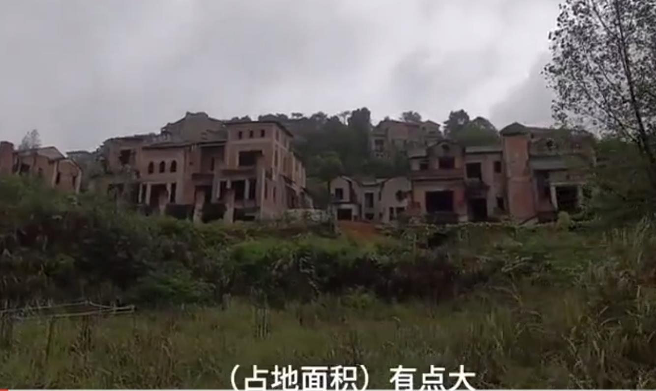 【恐怖实录】重庆南山豪华别墅群变鬼城 低价拍卖也只卖出一套