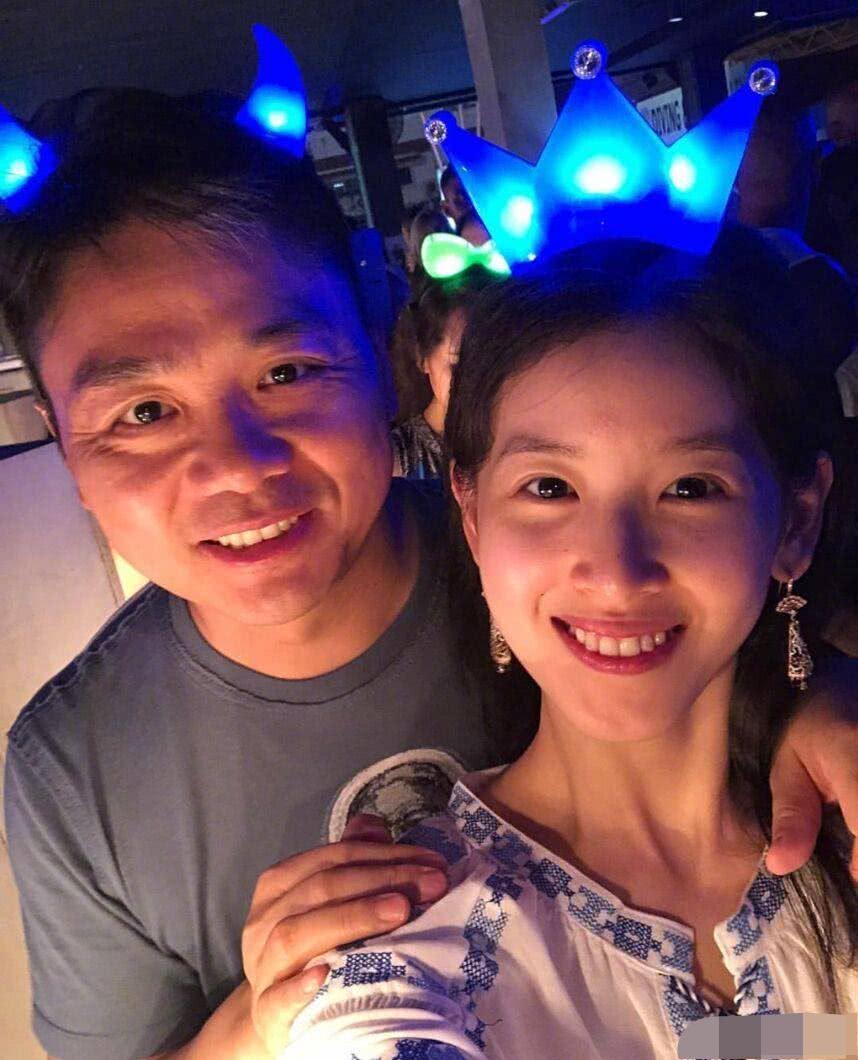密谋大事?章子怡汪峰约刘强东夫妇,于冬金巧巧罕见随行作陪