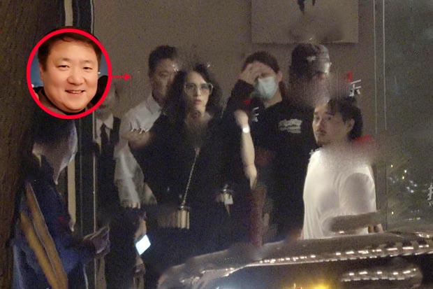 密谋大事?章子怡汪峰约刘强东夫妇,于冬金巧巧罕见随行作陪