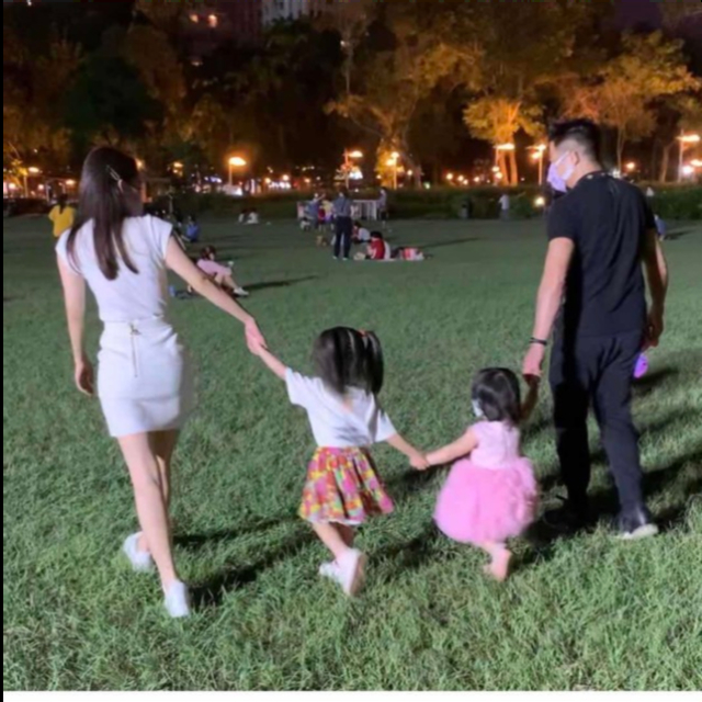 【吃瓜围观】郭富城方媛小女儿正脸首曝光 不太像郭富城