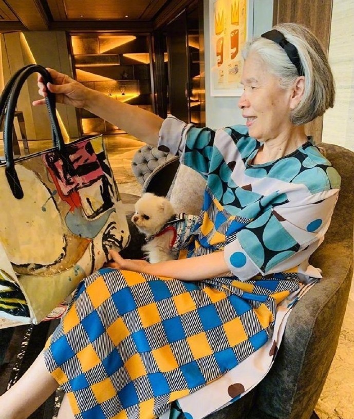 周杰伦妈妈太fashion!周董大喊:比我还会穿