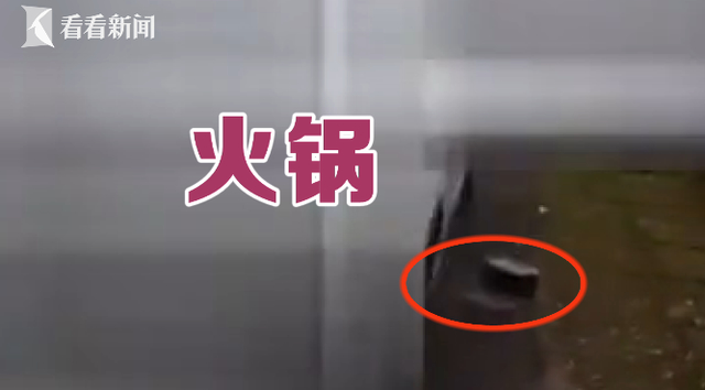 紧急吃饭?一男子高速路应急车道上违停吃火锅,真是奇葩!