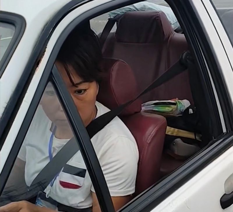 苍天饶过谁?驾校教练教小学班主任练车 网友看到这一幕都被逗笑了