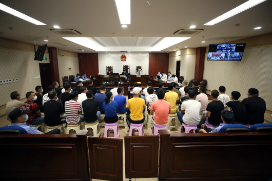 家族式参与,派专人“顶罪” 温州苍南特大走私成品油案追踪