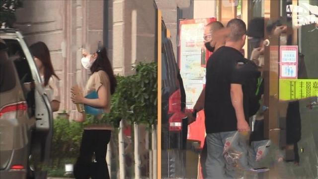 炒作还是因戏生情？陈星旭张婧仪疑似恋情曝光 连续两晚进女方房间
