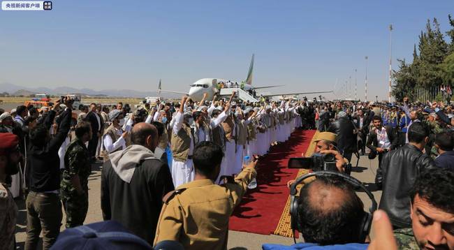 沙特联军释放首批胡塞武装人员抵达也门首都萨那