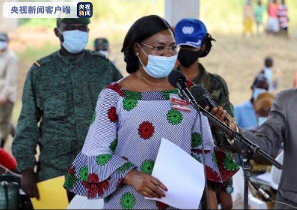 中非共和国总统夫人举行仪式 发放中国捐赠的抗疫物资和文体用品
